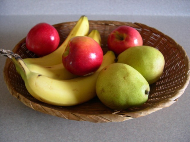 bananas, anjou pears, Pink Lady apples