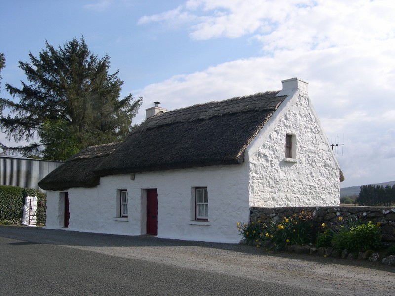 thatched roof cottage - Roscahill, County Galway, Ireland